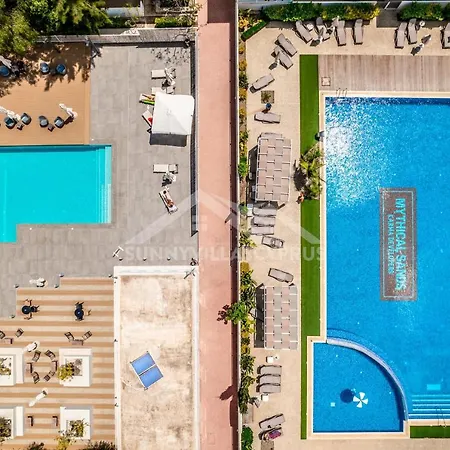 Sunnyvillas: 2br Mythical Apt*swimming Pool*ak04 パラリムニ